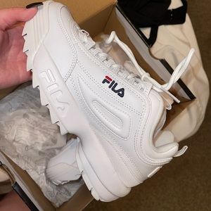 BRAND NEW 6.5 WOMENS FILA SNEAKERS